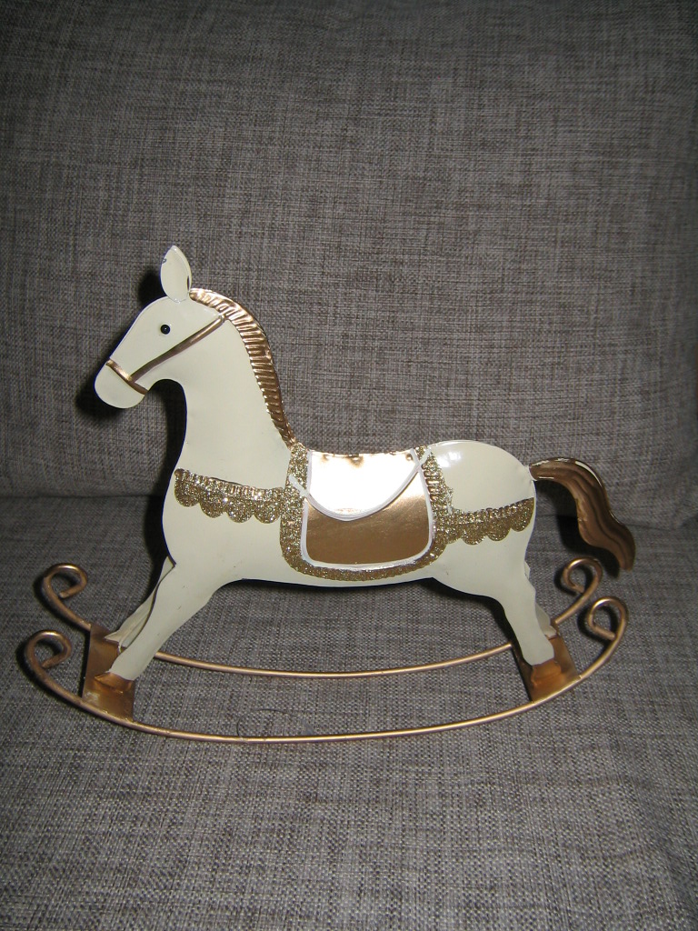 Kovový houpací kůň