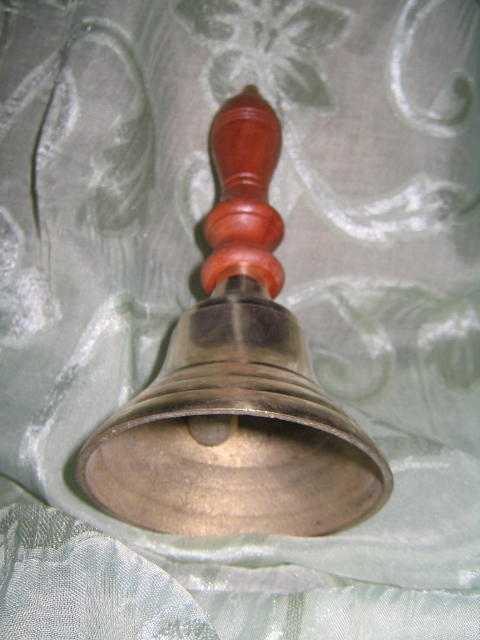Zlatý zvon s rukojetí