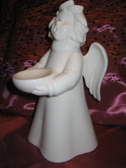 Porcelánový anděl na svíčku